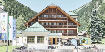 Familienhotel - Umgebungsschwerpunkt: See - PLZ 5550 (Österreich) - Außenansicht Woid Haus - Das Original Kinderhotel Stegerhof