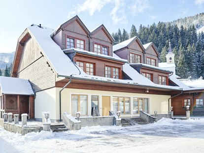 Familienhotel - Umgebungsschwerpunkt: Berg - Rading (Roßleithen) - Außenansicht Oim Haus - Das Original Kinderhotel Stegerhof in der Steiermark
