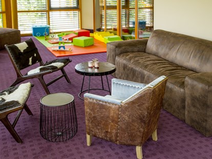 Familienhotel - Einzelzimmer mit Kinderbett - Familotel Sonnenpark
