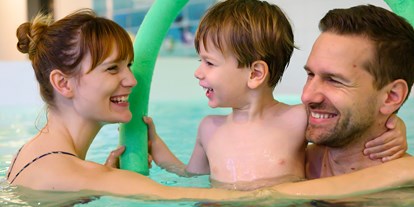 Familienhotel - Pools: Innenpool - Spiel & Spaß im Schwimmbad - Familien Wellness Hotel Restaurant Seeklause