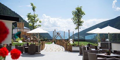 Familienhotel - Südtirol - großzügige Terrasse - Familienhotel Huber