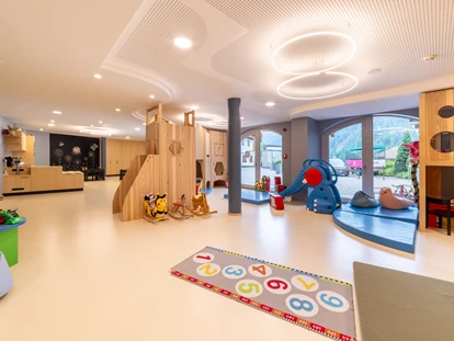 Familienhotel - Kinderbetreuung in Altersgruppen - Oberbozen - Ritten - Happy-Club - Familienhotel Huber