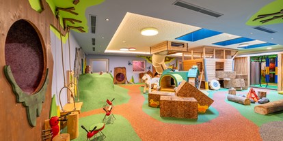 Familienhotel - Kinderwagenverleih - Vals (Vals) - Neue Happy-World, Indoor-Bauernhof-Spielraum über 2 Etagen - Familienhotel Huber
