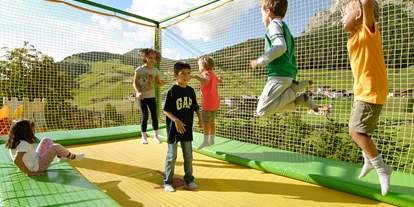 Familienhotel - Kinderbetreuung in Altersgruppen - Oberbozen - Ritten - Abenteuer-Spielplatz mit Kletterwand, Rutsche & Trampolin - Family Hotel Biancaneve