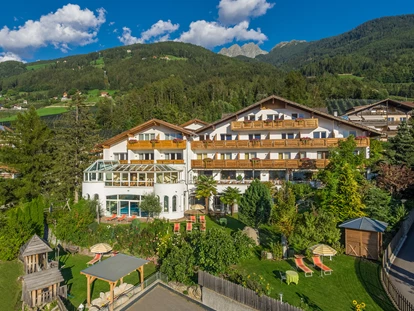 Familienhotel - Pools: Innenpool - Trentino-Südtirol - Aussenansicht - Family Hotel Gutenberg