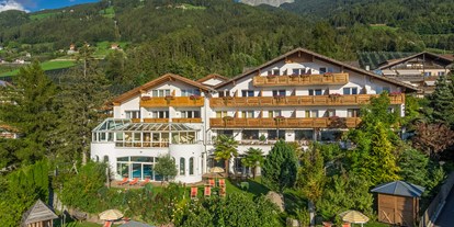 Familienhotel - Garten - Schenna - Aussenansicht - Family Hotel Gutenberg