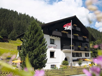 Familienhotel - Spielplatz - fam Familienhotel Mateera, Gargellen, Montafon, Vorarlberg.  - Familienhotel Mateera im Montafon