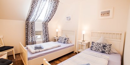Familienhotel - Umgebungsschwerpunkt: Meer - Doppelzimmer (Wohnbeispiel) - Frieslandstern - Ferienhof und Hotel