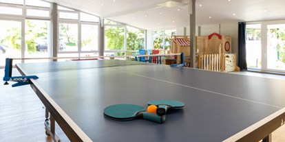 Familienhotel - Einzelzimmer mit Kinderbett - Deutschland - Tischtennis-Match gefällig? - Frieslandstern - Ferienhof und Hotel