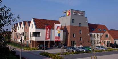Familienhotel - Spielplatz - PLZ 26506 (Deutschland) - Hausansicht - Hotel Deichkrone - Familotel Nordsee