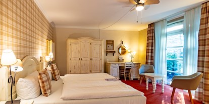 Familienhotel - Einzelzimmer mit Kinderbett - Plau am See - 1 Raum Zimmer mit Zustellbett - Familotel Borchard's Rookhus