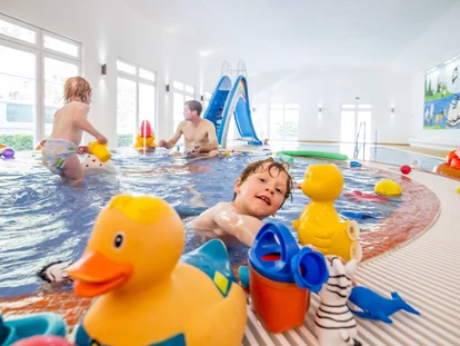 Familienhotel - Wasserrutsche - Schwinkendorf - Badespaß für Klein & Groß - Familotel Borchard's Rookhus