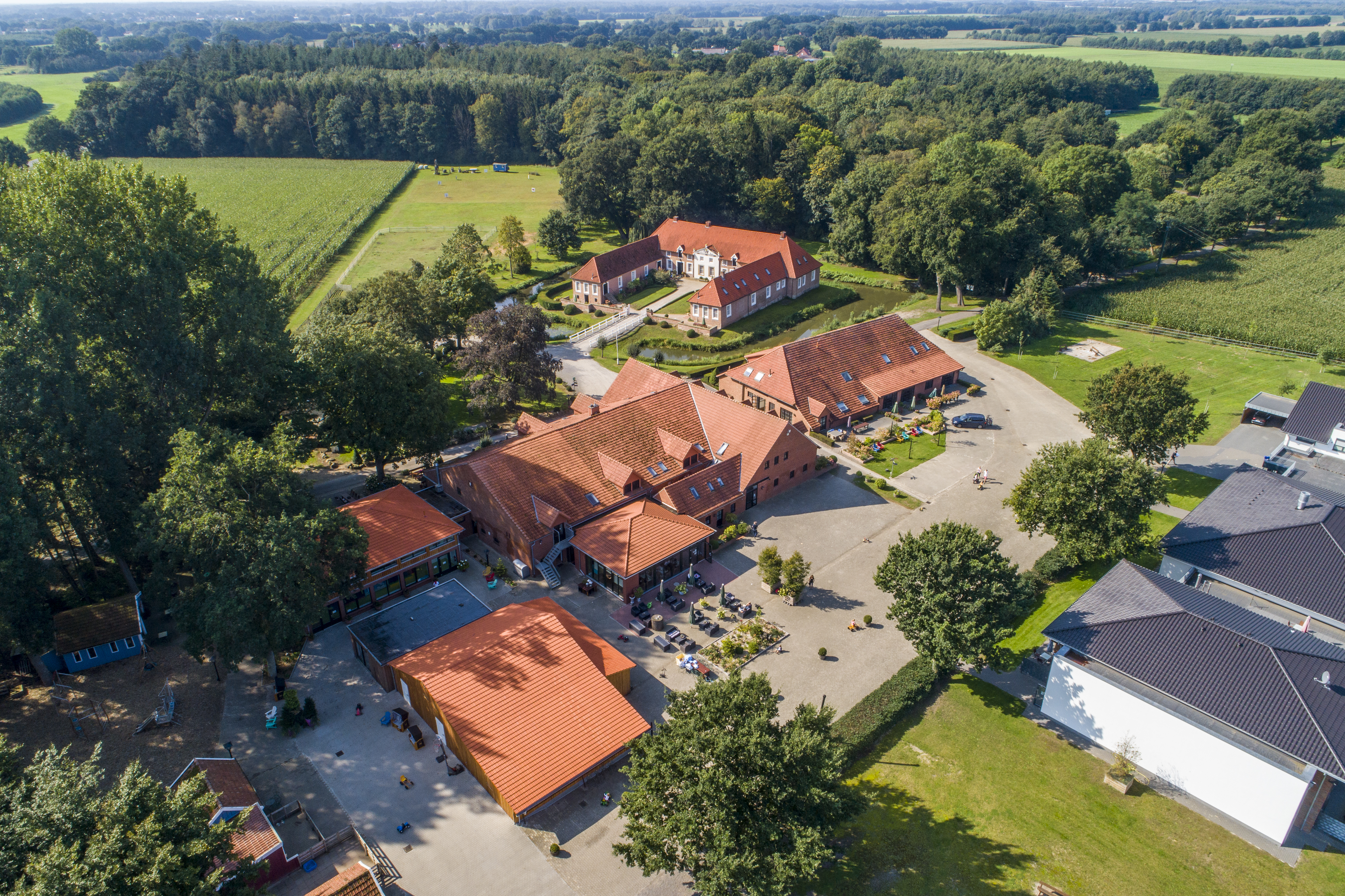 Familienhotel: Gut Landegge von oben 
 - Gut Landegge Familotel Emsland