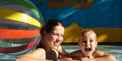 Familienhotel - Teenager-Programm - Emsland, Mittelweser ... - Spaß im Pool - Gut Landegge Familotel Emsland