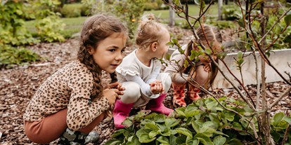Familienhotel - Babysitterservice - PLZ 29303 (Deutschland) - Kinderbetreuung in der Natur mit eigenem Gemüsegarten - Familotel Landhaus Averbeck