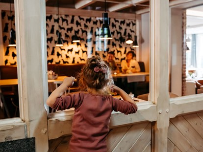 Familienhotel - Sauna - Deutschland - Kids im Blick und entspannt essen - Familotel Landhaus Averbeck