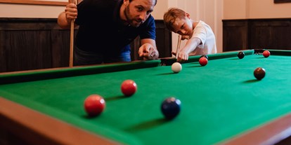 Familienhotel - Pools: Innenpool - Freizeitmöglichkeiten wie Billard, Fußball, Kettcars u.v.m. - Familotel Landhaus Averbeck