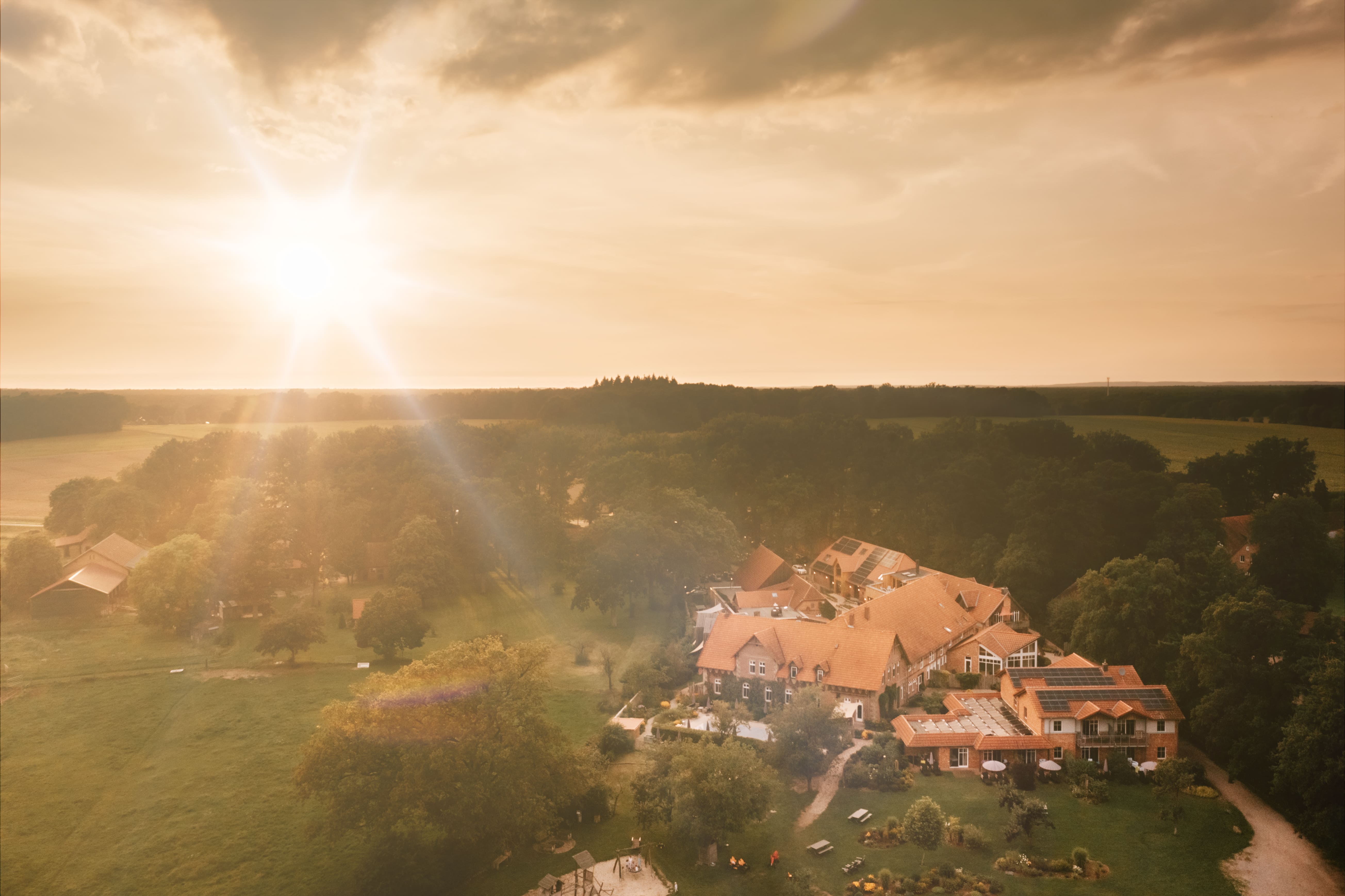 Familienhotel: Familienurlaub in der Natur umgeben von Wiesen und Pferdekoppeln - Familotel Landhaus Averbeck
