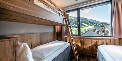 Familienhotel - Kletterwand - PLZ 5505 (Österreich) - Kinderzimmer in der "Family Suite Deluxe Leogang" - Good Life Resort die Riederalm ****S