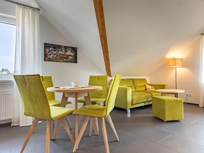 Familienhotel - Ausritte mit Pferden - Schmallenberg - Appartment im Gästehaus Niggemanswiese - Familotel Ottonenhof - Die Ferienhofanlage im Sauerland