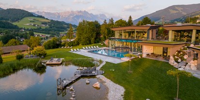 Familienhotel - Pools: Schwimmteich - Salzburg - PURADIES mein Naturresort