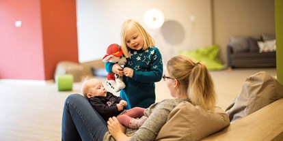 Familienhotel - Kinderbetreuung - PLZ 34508 (Deutschland) - Unsere neue Familienlounge - Familienhotel Ebbinghof