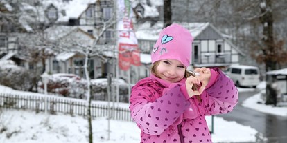 Familienhotel - Pools: Innenpool - In diesem Winterurlaub schlagen Kinderherzen höher - Familienhotel Ebbinghof