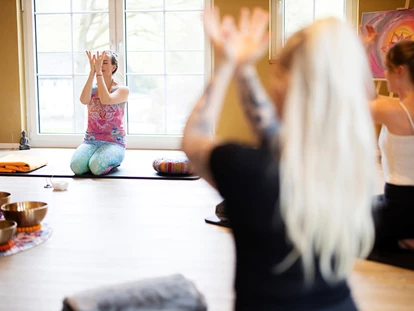 Familienhotel - Wellnessbereich - Schmallenberg - Yoga für Einsteiger und Fortgeschrittene - Familienhotel Ebbinghof