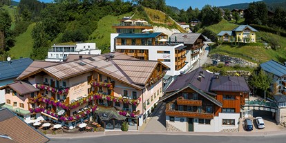 Familienhotel - barrierefrei - Salzburger Sportwelt - Außenansicht Sommer - Familienhotel Wagrainerhof
