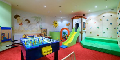 Familienhotel - Einzelzimmer mit Kinderbett - Malta (Malta) - Spielzimmer - Gut Berg Naturhotel
