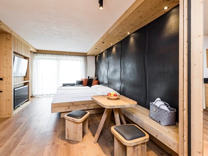 Familienhotel - Einzelzimmer mit Kinderbett - Wolkenstein in Gröden (BZ) - Familienzimmer - Family Home Alpenhof