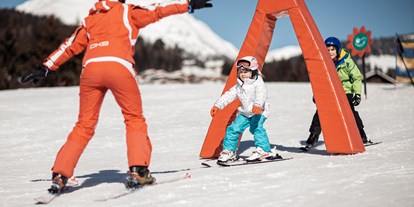 Familienhotel - Kinderbetreuung in Altersgruppen - PLZ 6167 (Österreich) - Skikurs - Family Home Alpenhof