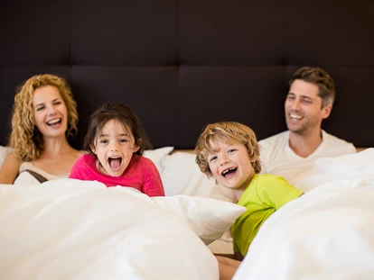 Familienhotel - Suiten mit extra Kinderzimmer - Oberbozen - Ritten - Familienzimmer - Family Home Alpenhof