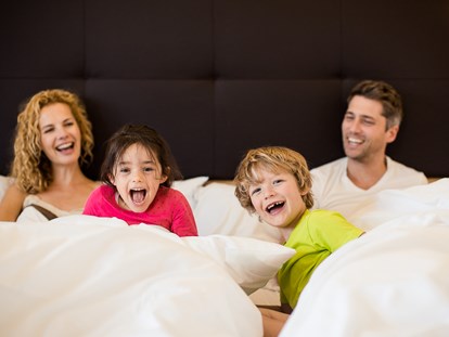 Familienhotel - ausschließlich Familien im Hotel - Marling - Familienzimmer - Family Home Alpenhof