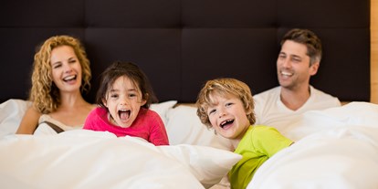 Familienhotel - Babybetreuung - Neustift im Stubaital - Familienzimmer - Family Home Alpenhof