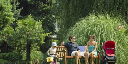 Familienhotel - Umgebungsschwerpunkt: See - Trentino-Südtirol - Familie im Park - Du Lac et Du Parc Grand Resort