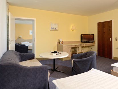 Familienhotel - Kinderbetreuung - Beispiel Standard 2-Raum-Appartement Haus 2 (ca. 70 qm) für 2 Erw. und 1 bis 4 Kinder (weitere auf Anfrage) - Hotel Sonnenhügel Familotel Rhön