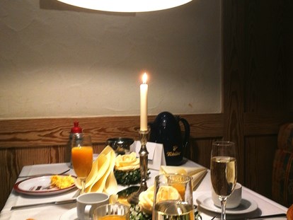 Familienhotel - Umgebungsschwerpunkt: Berg - Frühstücken am Geburtstag total lieb - Hotel Sonnenhügel Familotel Rhön