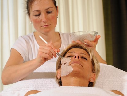 Familienhotel - Hallenbad - Kosmetik & Massagen in der BeautyWelt - Hotel Sonnenhügel Familotel Rhön