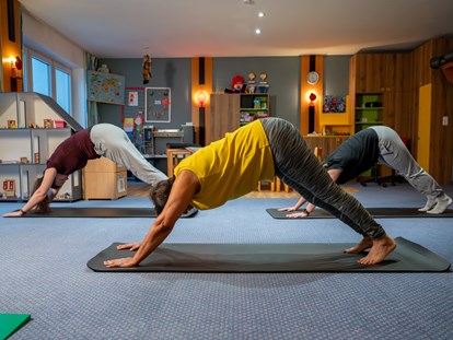 Familienhotel - Preisniveau: gehoben - Yoga - wieder in die Mitte kommen
 - Familotel Mein Krug