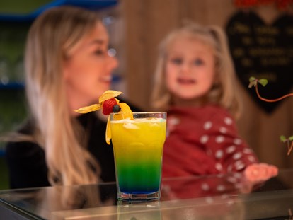 Familienhotel - Verpflegung: alkoholfreie Getränke ganztags inklusive - Betzenstein - Restaurant - bunte Vielfalt
 - Familotel Mein Krug