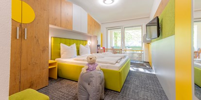 Familienhotel - Einzelzimmer mit Kinderbett - Obertrubach - Kategorie Haberstein - Mein Krug
