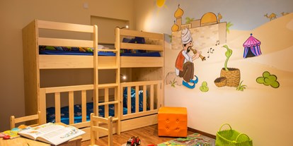 Familienhotel - Einzelzimmer mit Kinderbett - Bayern - Kinderzimmer Kategorie Ochsenkopf - Mein Krug