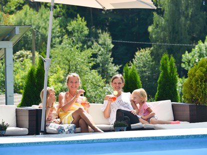 Familienhotel - Schwimmkurse im Hotel - Lounge - Familienhotel Friedrichshof