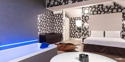 Familienhotel - Umgebungsschwerpunkt: Meer - Italien - Zimmer mit Badewanne - Mokambo Shore Hotel