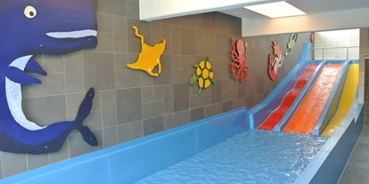 Familienhotel - Suiten mit extra Kinderzimmer - Runding - 18 m Triple Slide Rutsche - Kinderhotel Simmerl