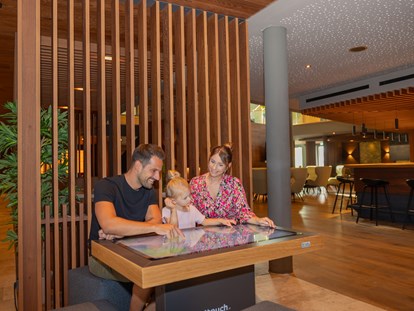 Familienhotel - Sauna - Digitale Spieltische für die ganze Familie - Familotel Schreinerhof