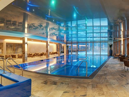 Familienhotel - Pools: Außenpool beheizt - Donnersbach - Schwimmbad - Dachsteinkönig - Familux Resort 