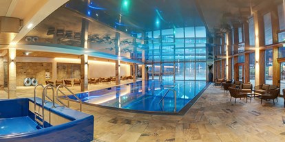 Familienhotel - Skikurs direkt beim Hotel - Schwimmbad - Dachsteinkönig - Familux Resort 