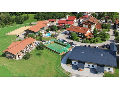 Familienhotel - Ladestation Elektroauto - Hochkrumbach - Hotelanlage  - Familotel Spa & Familien-Resort Krone